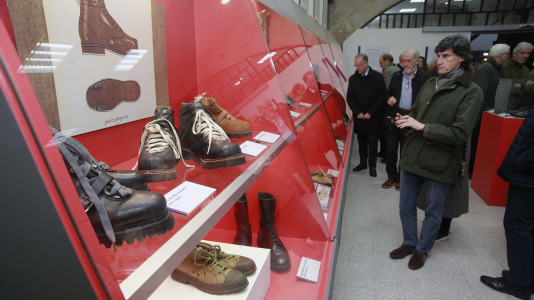 El museo militar exhibe la muestra “Marcando el paso. El calzado militar Segarra” (9)