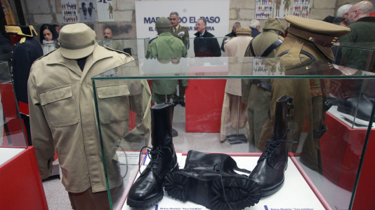 El museo militar exhibe la muestra “Marcando el paso. El calzado militar Segarra” (13)