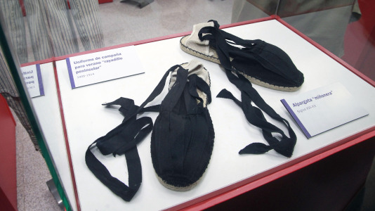 El museo militar exhibe la muestra “Marcando el paso. El calzado militar Segarra” (18)