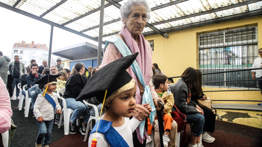Graduación de los niños de la escuela infantil Luis Seoane junto a los mayores de la residencia Torrente Ballester @ Quintana (28)