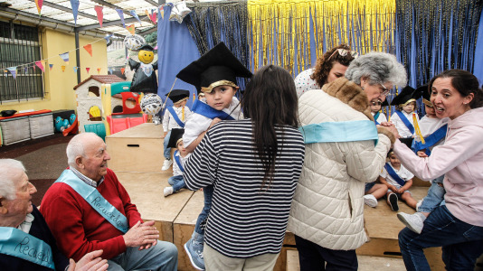 Graduación de los niños de la escuela infantil Luis Seoane junto a los mayores de la residencia Torrente Ballester @ Quintana (25)