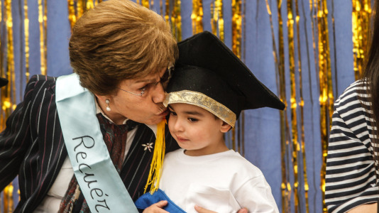 Graduación de los niños de la escuela infantil Luis Seoane junto a los mayores de la residencia Torrente Ballester @ Quintana (2)