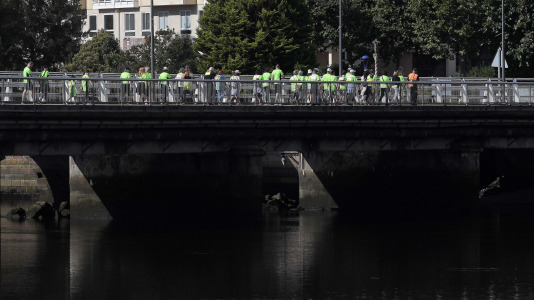 La Asociación Española Contra el Cáncer en Cambre llenó el paseo marítimo de O Burgo con su andaina (20)