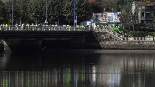 La Asociación Española Contra el Cáncer en Cambre llenó el paseo marítimo de O Burgo con su andaina (23)