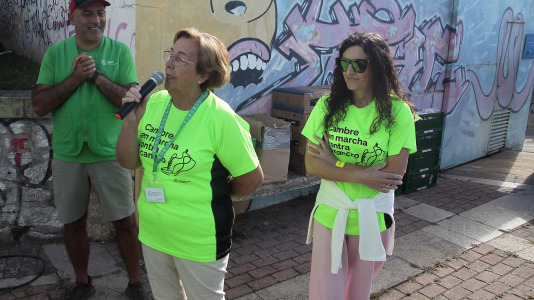 La Asociación Española Contra el Cáncer en Cambre llenó el paseo marítimo de O Burgo con su andaina (12)