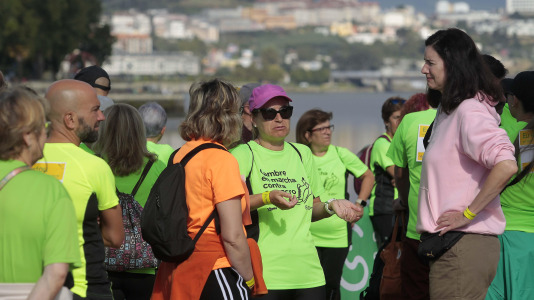 La Asociación Española Contra el Cáncer en Cambre llenó el paseo marítimo de O Burgo con su andaina (25)