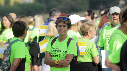 La Asociación Española Contra el Cáncer en Cambre llenó el paseo marítimo de O Burgo con su andaina (11)