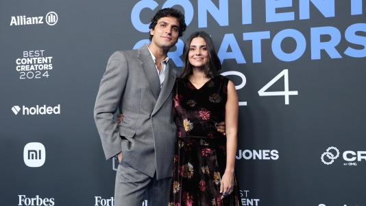 La alfombra azul de los Forbes Best Content Creators 2024 (11)