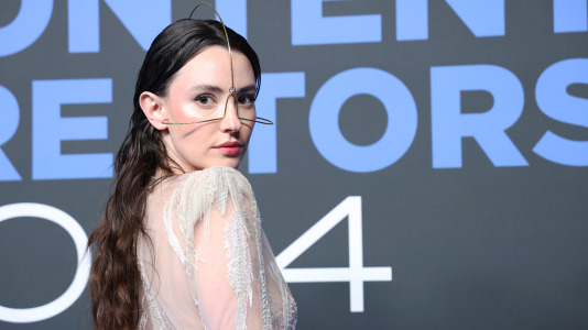 La alfombra azul de los Forbes Best Content Creators 2024 (28)