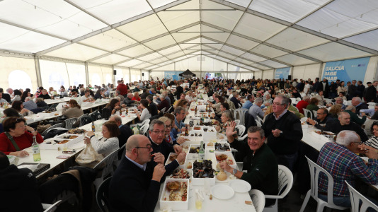 La Cofradía de Pescadores de Lorbé celebró una nueva edición de la Festa da Centola. Unos 1.200 ejemplares despachados, y otros (8)