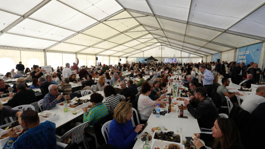 La Cofradía de Pescadores de Lorbé celebró una nueva edición de la Festa da Centola. Unos 1.200 ejemplares despachados, y otros (7)