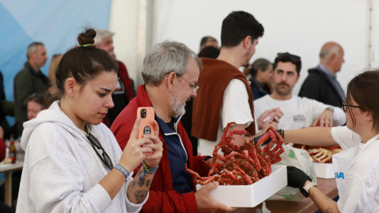 La Cofradía de Pescadores de Lorbé celebró una nueva edición de la Festa da Centola. Unos 1.200 ejemplares despachados, y otros (3)