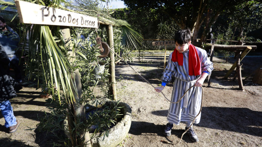 Bribes vuelve a mostrar la unión de sus vecions en un multitudinario Belén viviente (20)