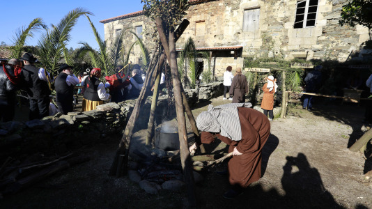 Bribes vuelve a mostrar la unión de sus vecions en un multitudinario Belén viviente (30)