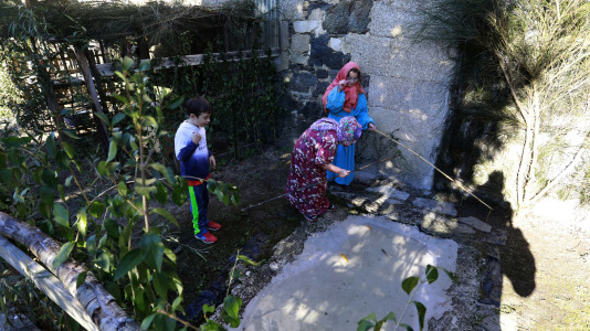 Bribes vuelve a mostrar la unión de sus vecions en un multitudinario Belén viviente (17)