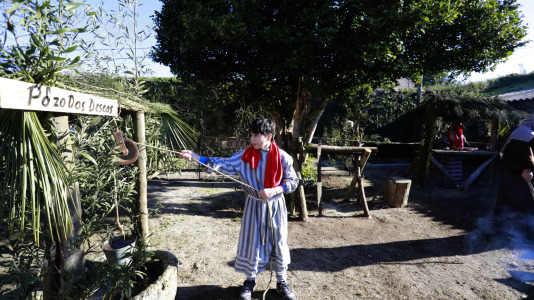 Bribes vuelve a mostrar la unión de sus vecions en un multitudinario Belén viviente (19)