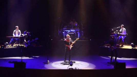 BROTHERS iN bAND es una banda de nueve músicos reconocida internacionalmente como la mejor banda homenaje a dIRE sTRAITS, la ban (9)