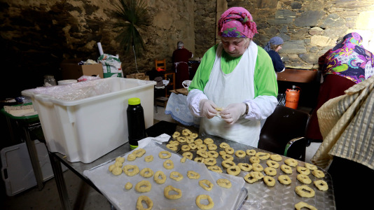 Bribes vuelve a mostrar la unión de sus vecions en un multitudinario Belén viviente (27)