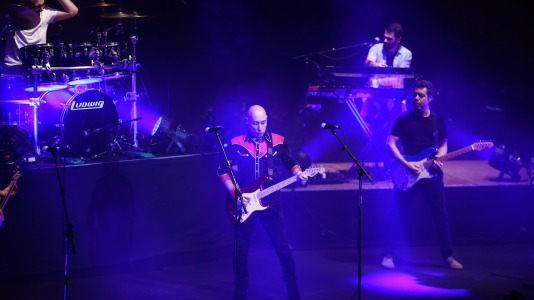 BROTHERS iN bAND es una banda de nueve músicos reconocida internacionalmente como la mejor banda homenaje a dIRE sTRAITS, la ban (22)