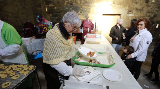 Bribes vuelve a mostrar la unión de sus vecions en un multitudinario Belén viviente (26)