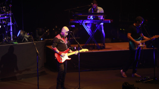 BROTHERS iN bAND es una banda de nueve músicos reconocida internacionalmente como la mejor banda homenaje a dIRE sTRAITS, la ban (13)