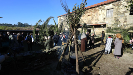 Bribes vuelve a mostrar la unión de sus vecions en un multitudinario Belén viviente (21)