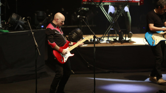 BROTHERS iN bAND es una banda de nueve músicos reconocida internacionalmente como la mejor banda homenaje a dIRE sTRAITS, la ban (10)