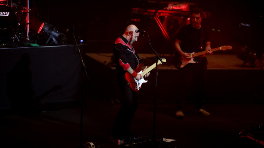 BROTHERS iN bAND es una banda de nueve músicos reconocida internacionalmente como la mejor banda homenaje a dIRE sTRAITS, la ban (17)