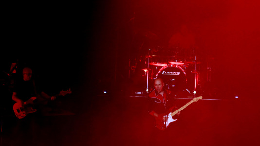 BROTHERS iN bAND es una banda de nueve músicos reconocida internacionalmente como la mejor banda homenaje a dIRE sTRAITS, la ban (8)