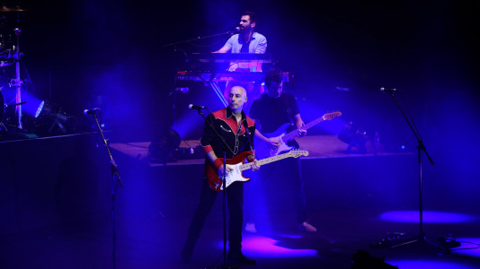 BROTHERS iN bAND es una banda de nueve músicos reconocida internacionalmente como la mejor banda homenaje a dIRE sTRAITS, la ban (21)