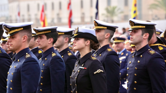 El rey Felipe y la reina Letizia despiden a la princesa Leonor al embarcar en el buque escuela de la Armanda Juan Sebastián Elcano @ Román Ríos (EFE) (31)