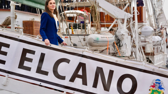 El rey Felipe y la reina Letizia despiden a la princesa Leonor al embarcar en el buque escuela de la Armanda Juan Sebastián Elcano @ Román Ríos (EFE) (30)