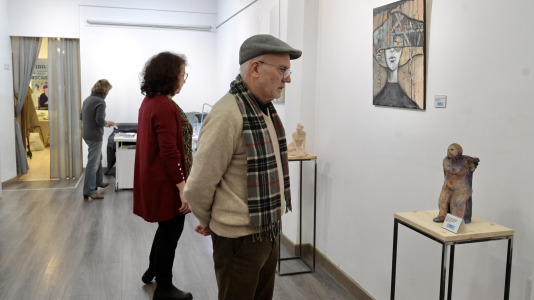 Arga inaugura una exposición colectiva (2)