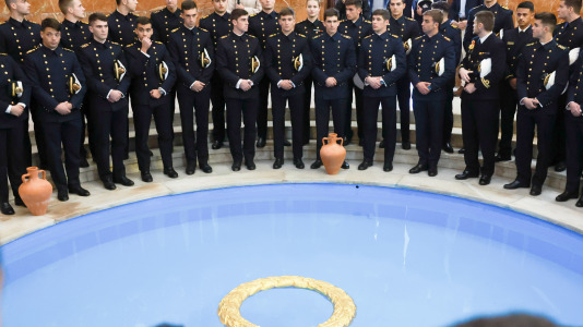 La princesa Leonor y sus compañeros antes de embarcar en el buque escuela Juan Sebastián Elcano @ Casa Real (4)