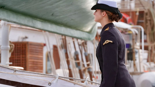 El rey Felipe y la reina Letizia despiden a la princesa Leonor al embarcar en el buque escuela de la Armanda Juan Sebastián Elcano @ Román Ríos (EFE) (6)