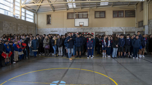 Alumnos y profesores se unen por la paz (7)