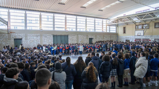 Alumnos y profesores se unen por la paz (1)