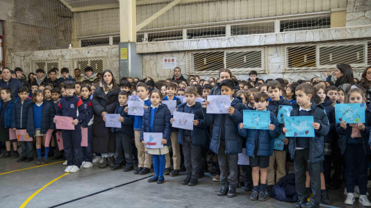 Alumnos y profesores se unen por la paz (19)