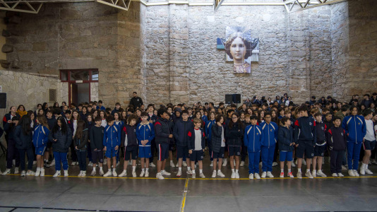 Alumnos y profesores se unen por la paz (9)