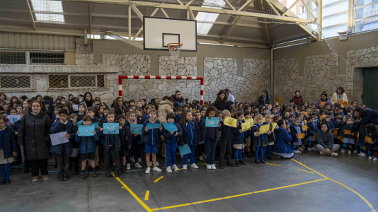 Alumnos y profesores se unen por la paz (4)