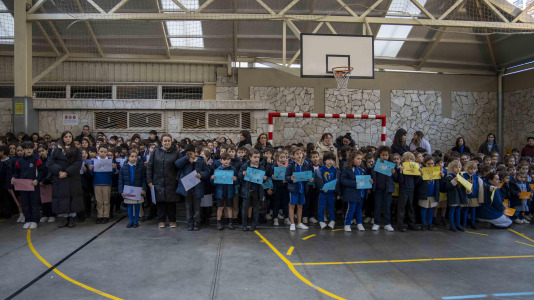 Alumnos y profesores se unen por la paz (13)