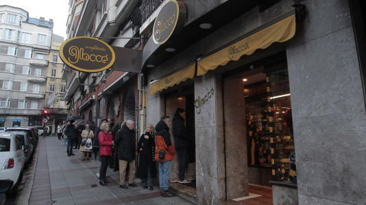 Colas para comprar el Roscón de Reyes en Glaccé @ Quintana (11)