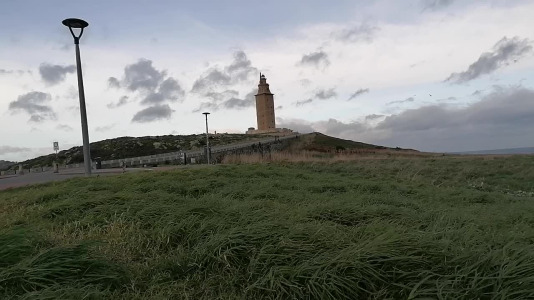 Torre de Hércules cerrada por el viento