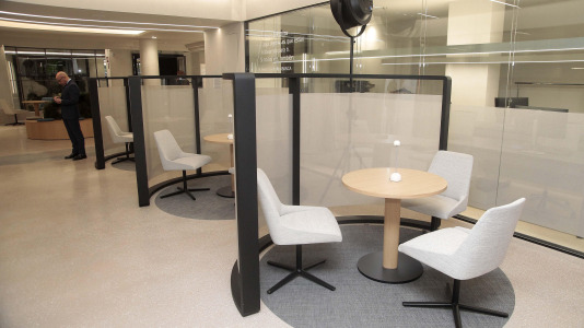 Así es por dentro el cine Avenida reformado por Abanca para convertirse en su Espacio Avenida en A Coruña @ Quintana (11)