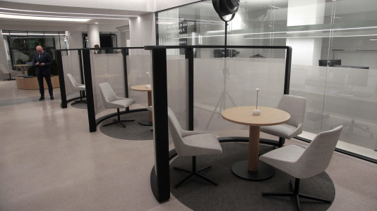 Así es por dentro el cine Avenida reformado por Abanca para convertirse en su Espacio Avenida en A Coruña @ Quintana (10)