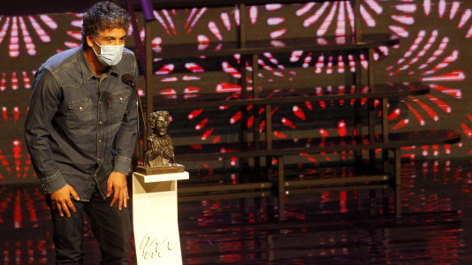 Marcos Estebo recogió el premio de mejor realización para "Cos pes na terra"/Quintana