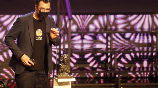 Alberto Hortas recogió el premio al mejor maquillaje y peluquería por "A illa das mentiras"/Quintana