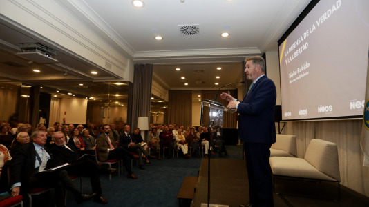 Presentación en A Coruña de la Fundación NEOS, un proyecto de Jaime Mayor Oreja (10)