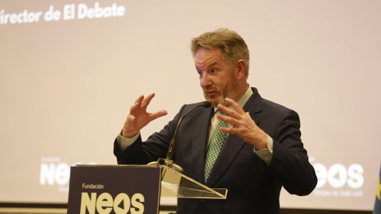 Presentación en A Coruña de la Fundación NEOS, un proyecto de Jaime Mayor Oreja (8)