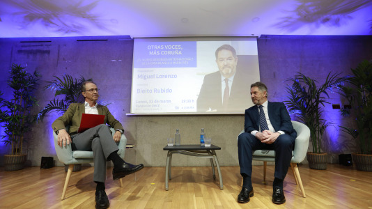 Bieito Rubido protagoniza una charla de ‘Otras voces, más Coruña’ (11)